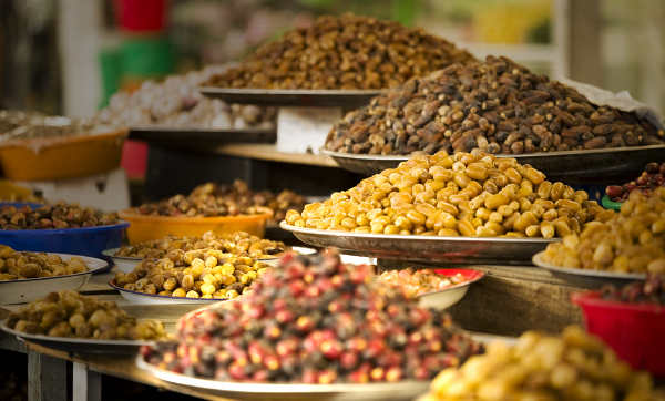 Marktstand im Souk al Qattara